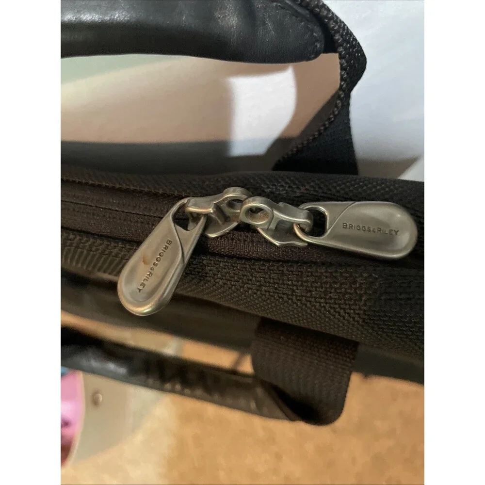 Briggs & Riley laptop / Travel Bag, Serial Number #05-BB101-0571931-2